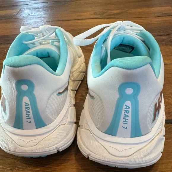 Hoka Arahi 7 White and Light Blue Athletic Shoes Like New Condition - Picture 5 of 9
